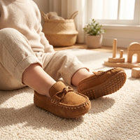 Mocassins En Daim Avec Un Nœud Marron Pour Garçons - Lifestyle — Worn Editorial