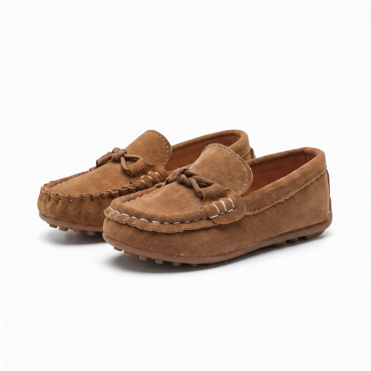 Mocassins En Daim Avec Un Nœud Marron Pour Garçons - Studio — Front 3/4 Pair