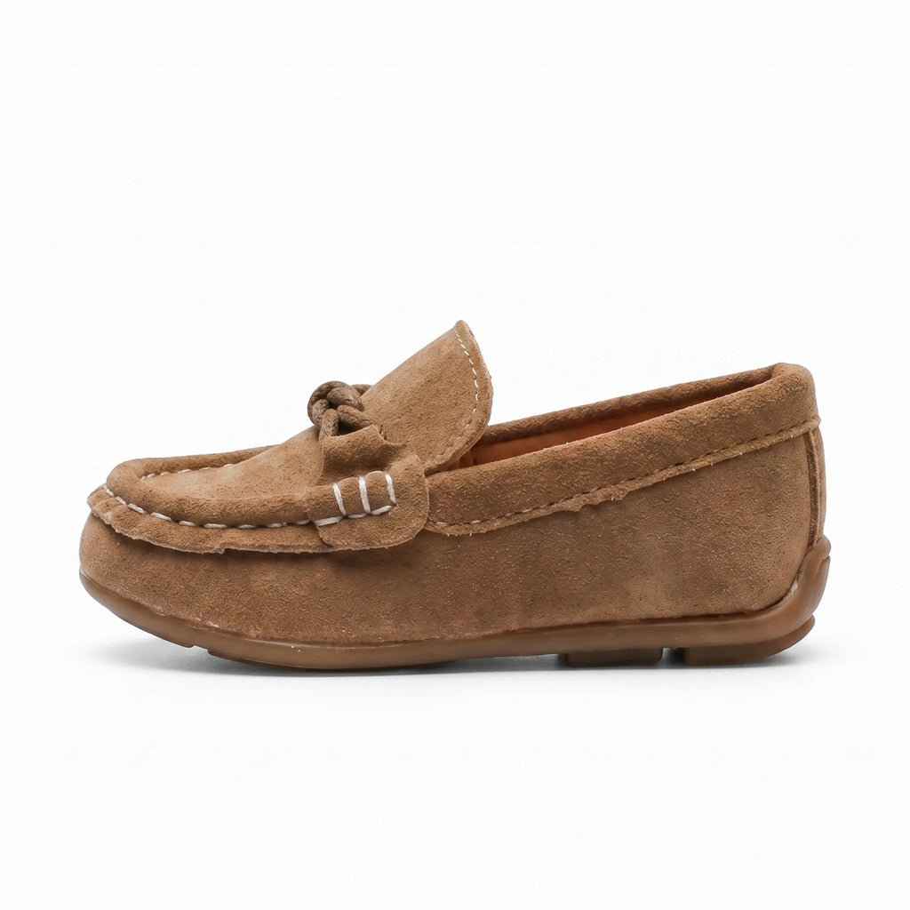 Mocassins En Daim Avec Un Nœud Marron Pour Garçons - Studio — Side Profile