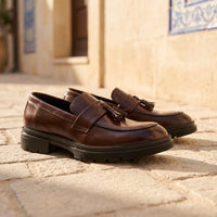 Mocassins Habillés À Glands En Cuir Véritable Pour Homme - Lifestyle — Mediterranean Editorial