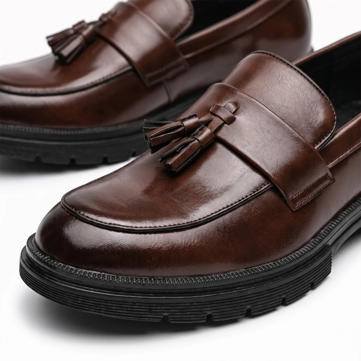 Mocassins Habillés À Glands En Cuir Véritable Pour Homme - Studio — Detail Close-up