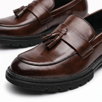 Mocassins Habillés À Glands En Cuir Véritable Pour Homme - Studio — Detail Close-up