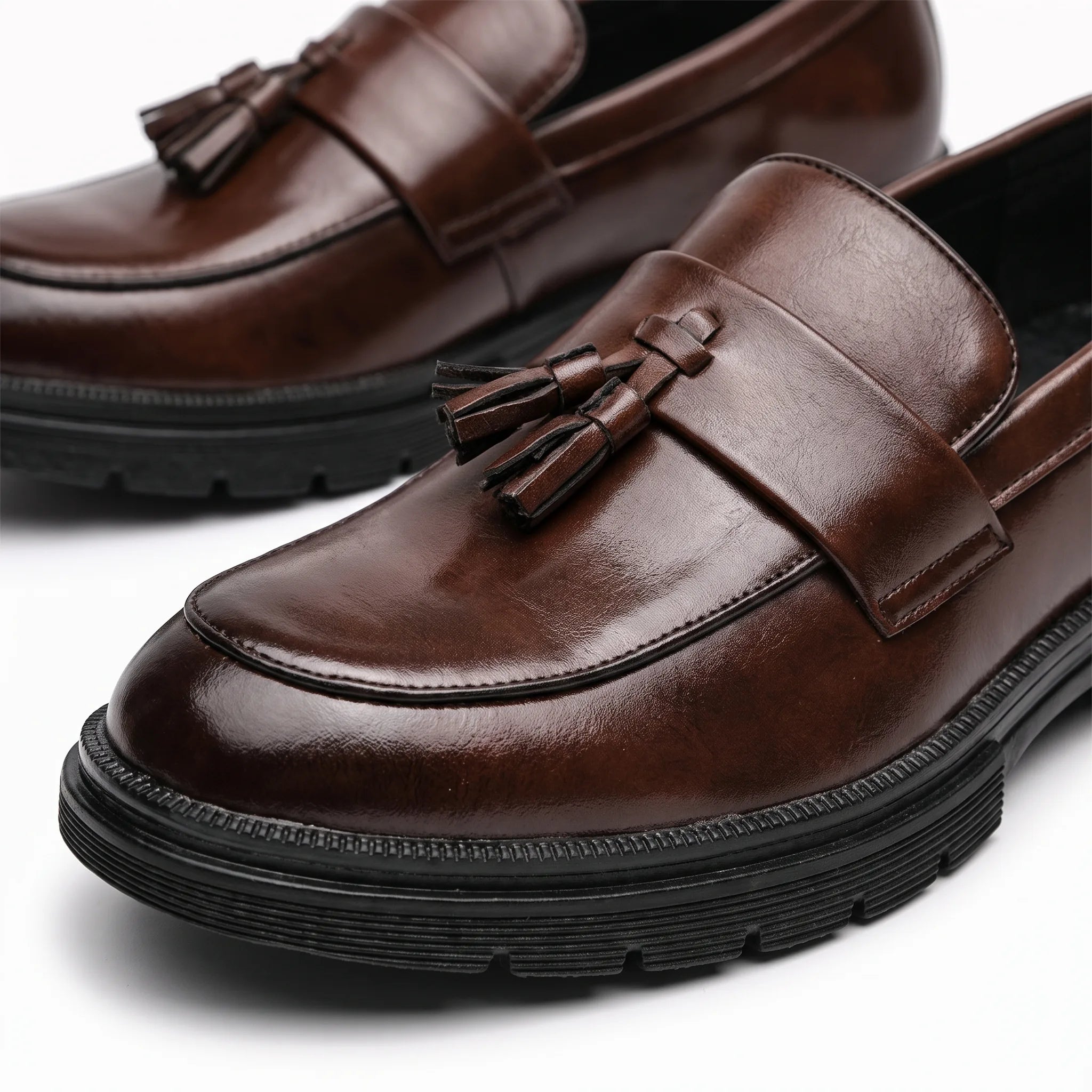 Mocassins Habillés À Glands En Cuir Véritable Pour Homme - Studio — Detail Close-up