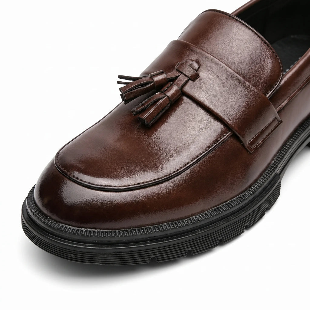 Mocassins Habillés À Glands En Cuir Véritable Pour Homme - Studio — Detail Close-up