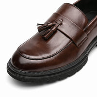Mocassins Habillés À Glands En Cuir Véritable Pour Homme - Studio — Detail Close-up
