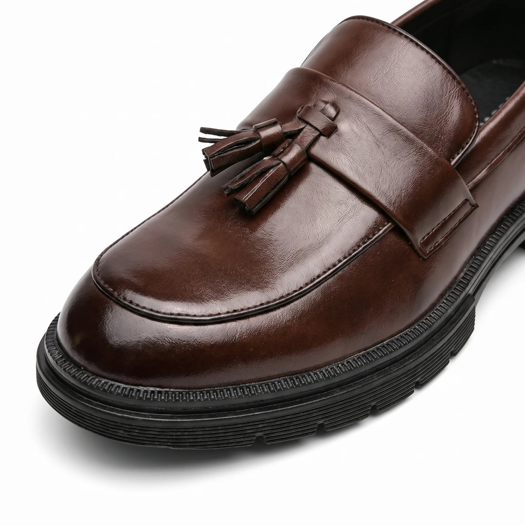 Mocassins Habillés À Glands En Cuir Véritable Pour Homme - Studio — Detail Close-up