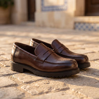 Mocassins Habillés En Cuir Véritable Pour Homme - Lifestyle — Mediterranean Editorial
