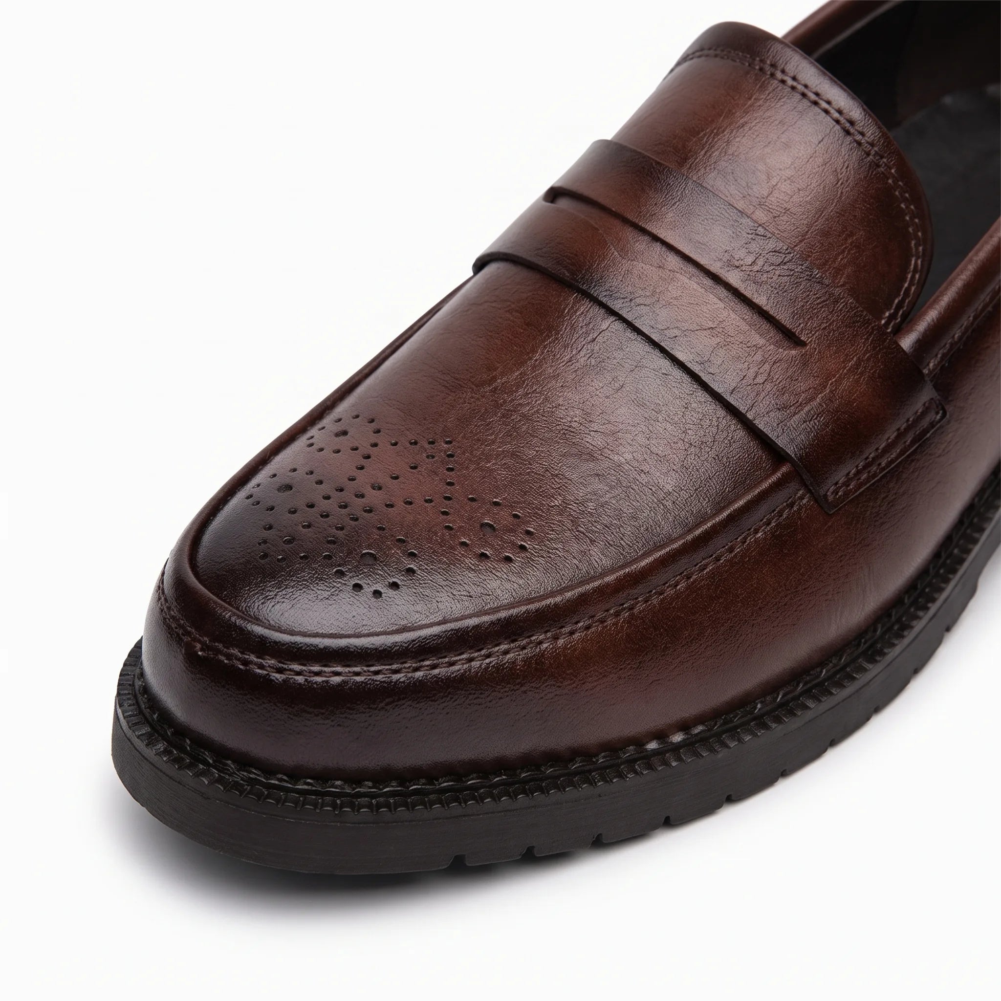 Mocassins Habillés En Cuir Véritable Pour Homme - Studio — Detail Close-up Image
