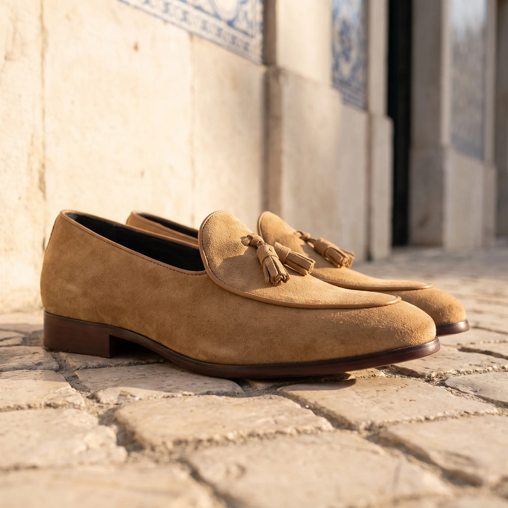 Mocassins Indiens En Daim Pour Homme - Lifestyle — Mediterranean Editorial