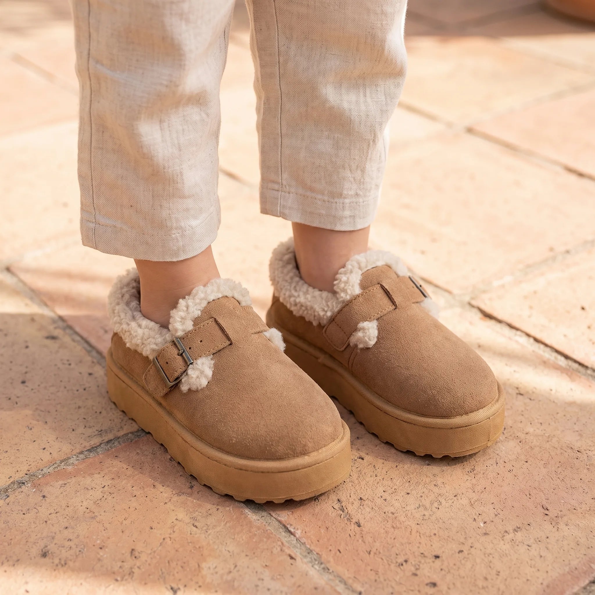 Mocassins Indiens Fourrés À Boucle - On-foot — Top-down Worn View Image