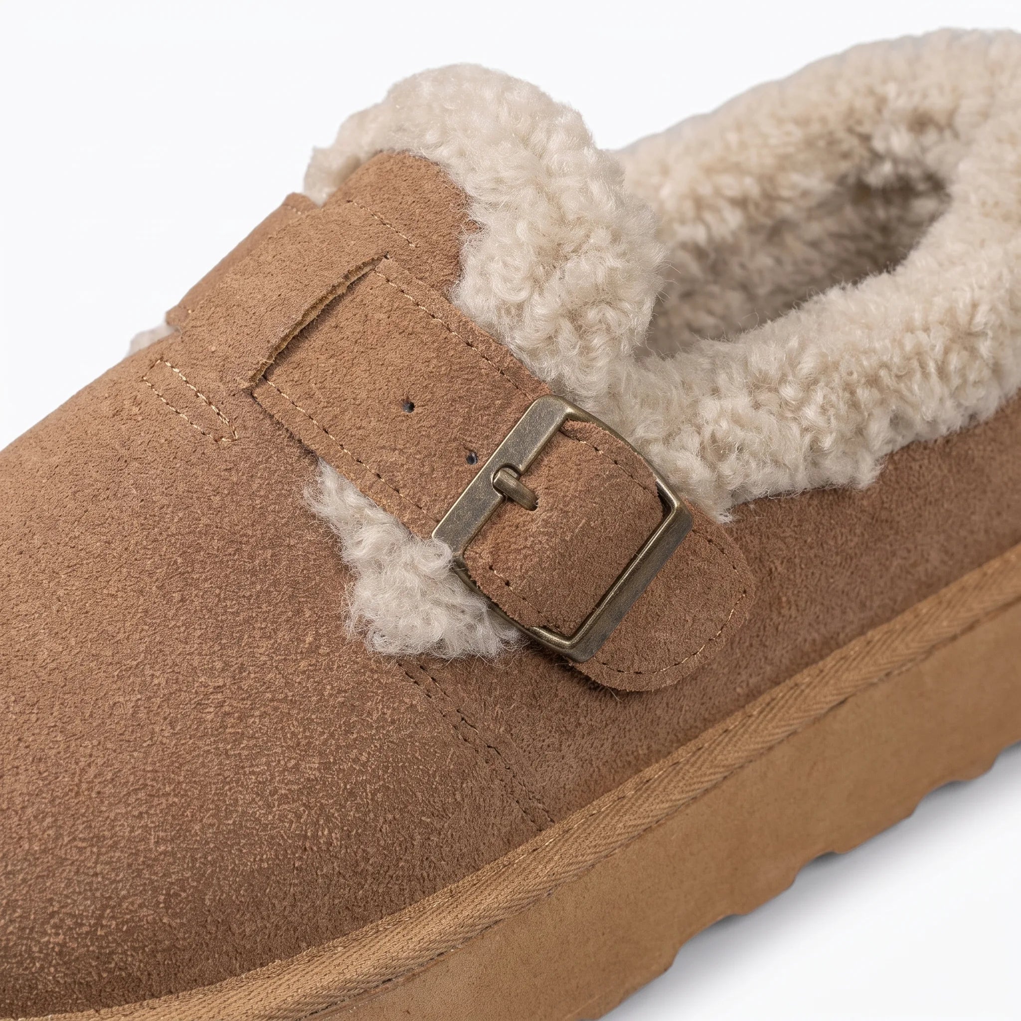 Mocassins Indiens Fourrés À Boucle - Studio — Detail Close-up Image