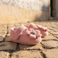 Mocassins Mignons À Fleurs Pour Bébé Fille - Lifestyle — Mediterranean Editorial