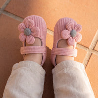 Mocassins Mignons À Fleurs Pour Bébé Fille - On-foot — Top-down Worn View
