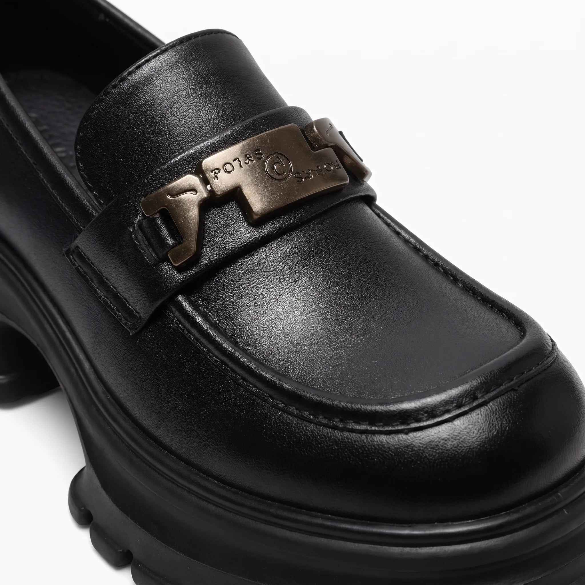 Mocassins Noirs En Cuir À Plateforme Pour Femmes - Studio — Detail Close-up Image