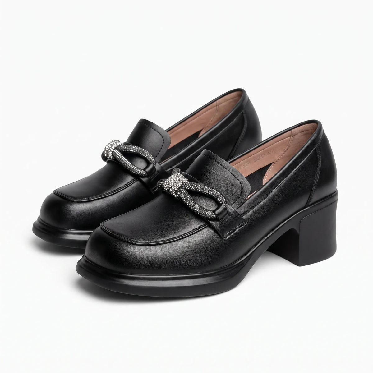 Mocassins Noirs Style Britannique Avec Nœud Papillon Pour Femmes - Studio — Front 3/4 Pair