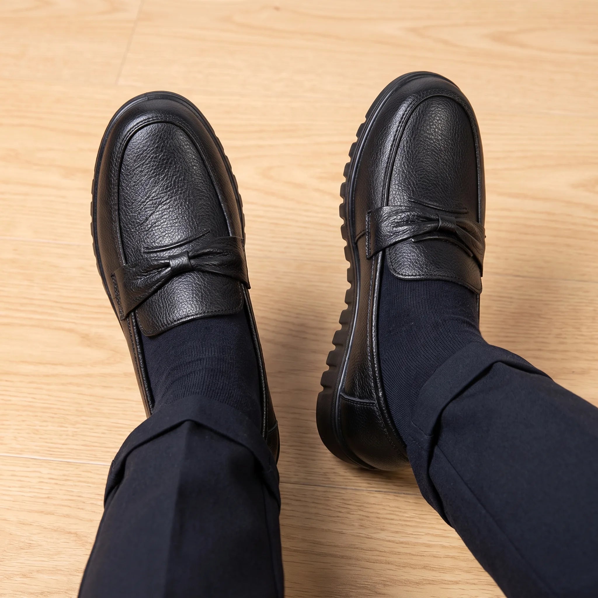 Mocassins Orthopédiques Effet Cuir Avec Coutures Apparentes Pour Femme - On-foot — Top-down Worn View Image