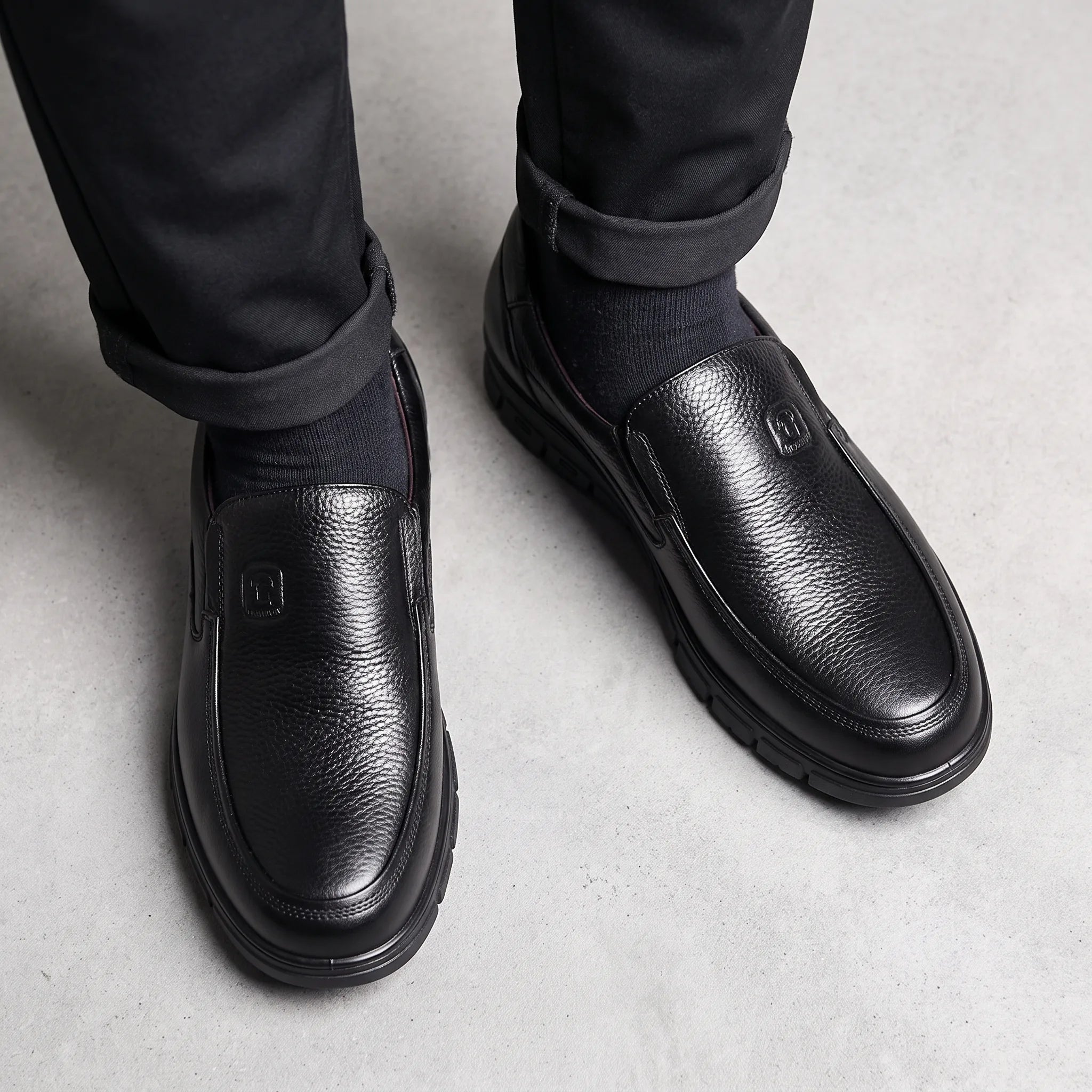 Mocassins Orthopédiques En Cuir De Vache Souple Pour Homme - On-foot — Top-down Worn View Image