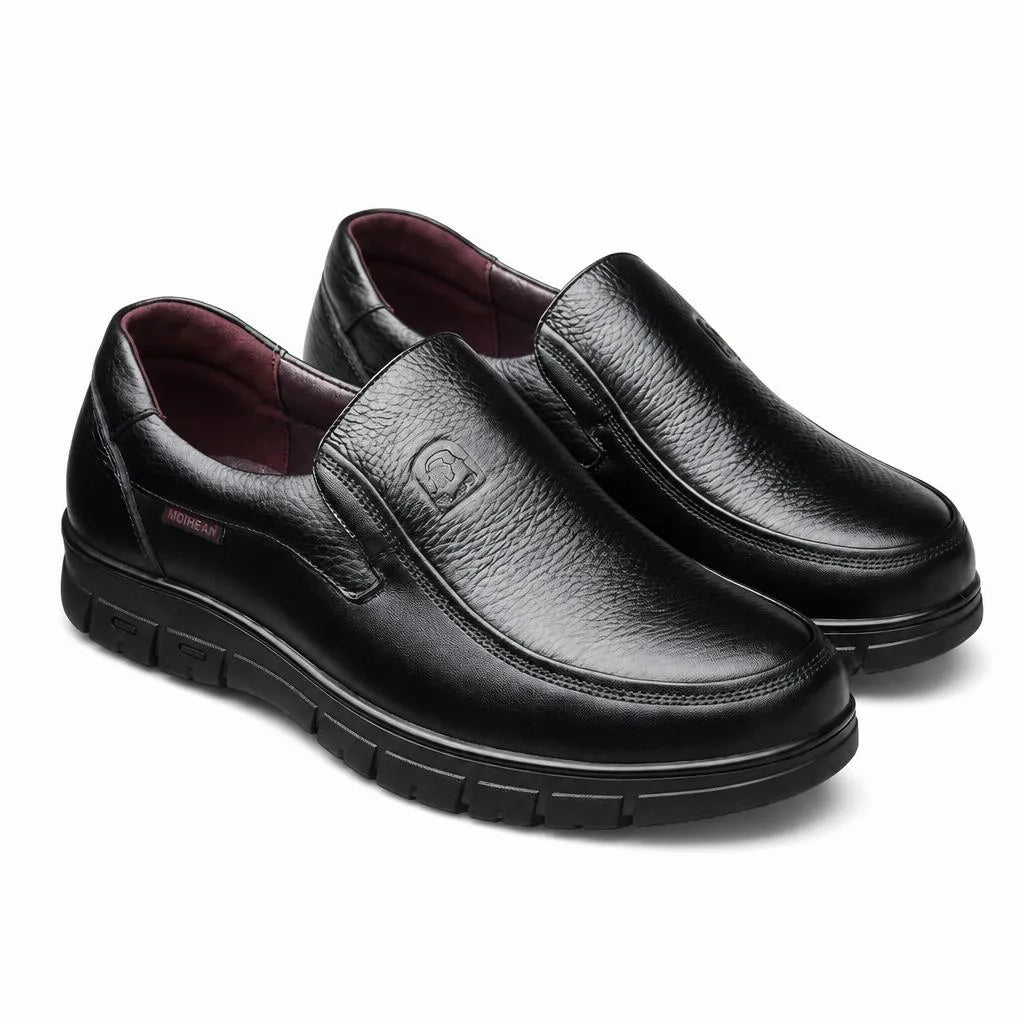 Mocassins Orthopédiques En Cuir De Vache Souple Pour Homme - Noir - Studio — Front 3/4 Pair Image