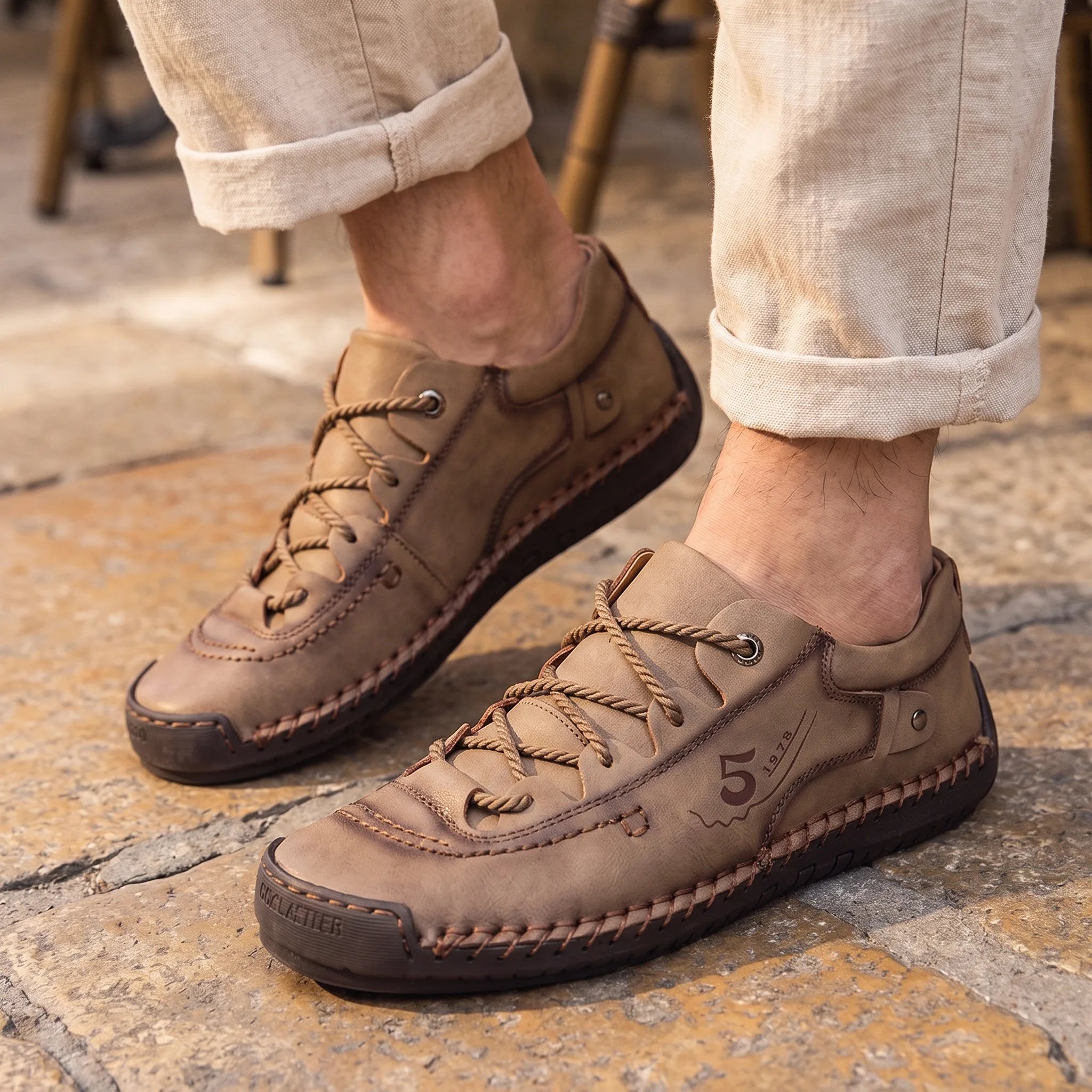 Mocassins Orthopédiques En Cuir Pour Homme - On-foot — Top-down Worn View Image