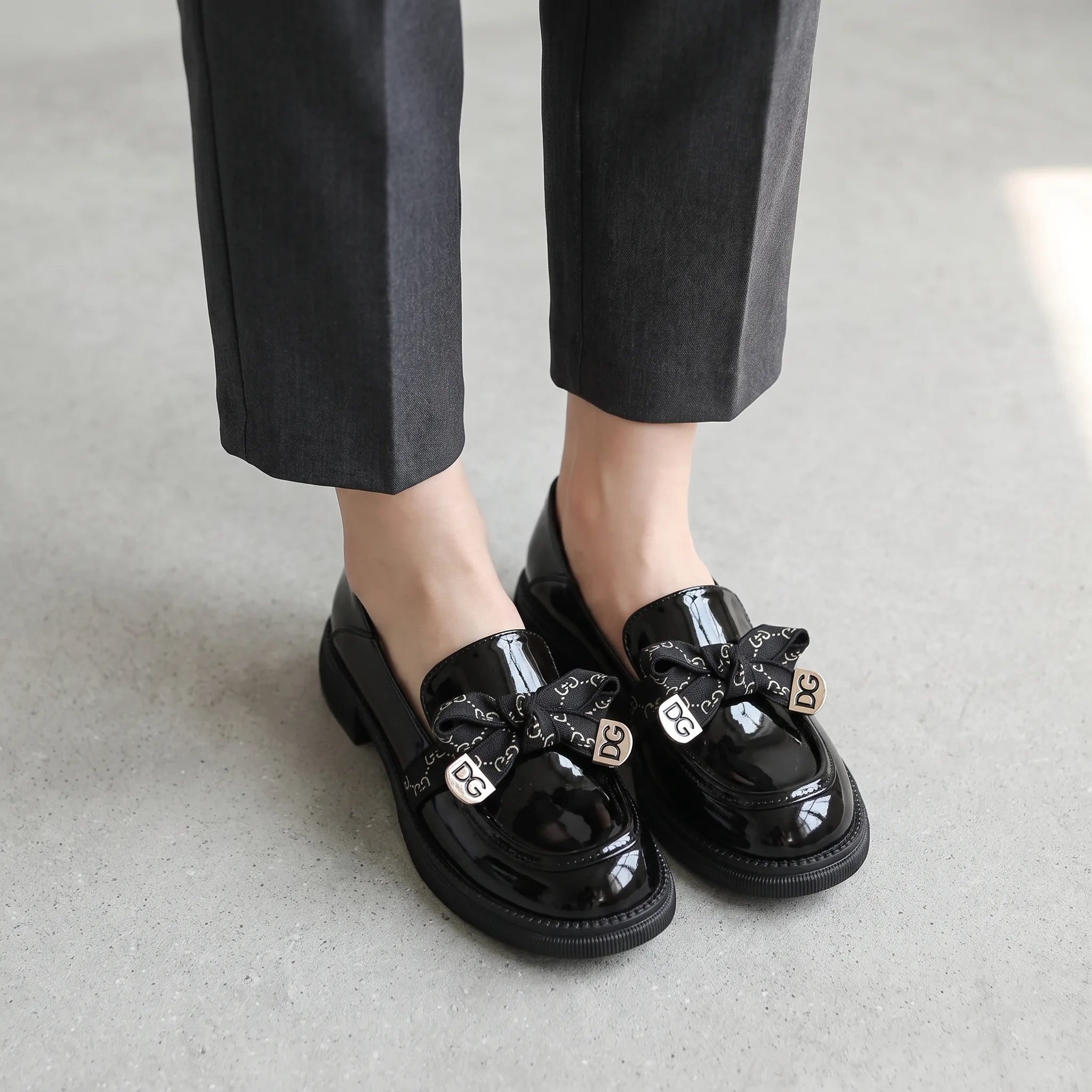 Mocassins Plateforme Nœud Papillon Noir Pour Femmes - On-foot — Top-down Worn View Image