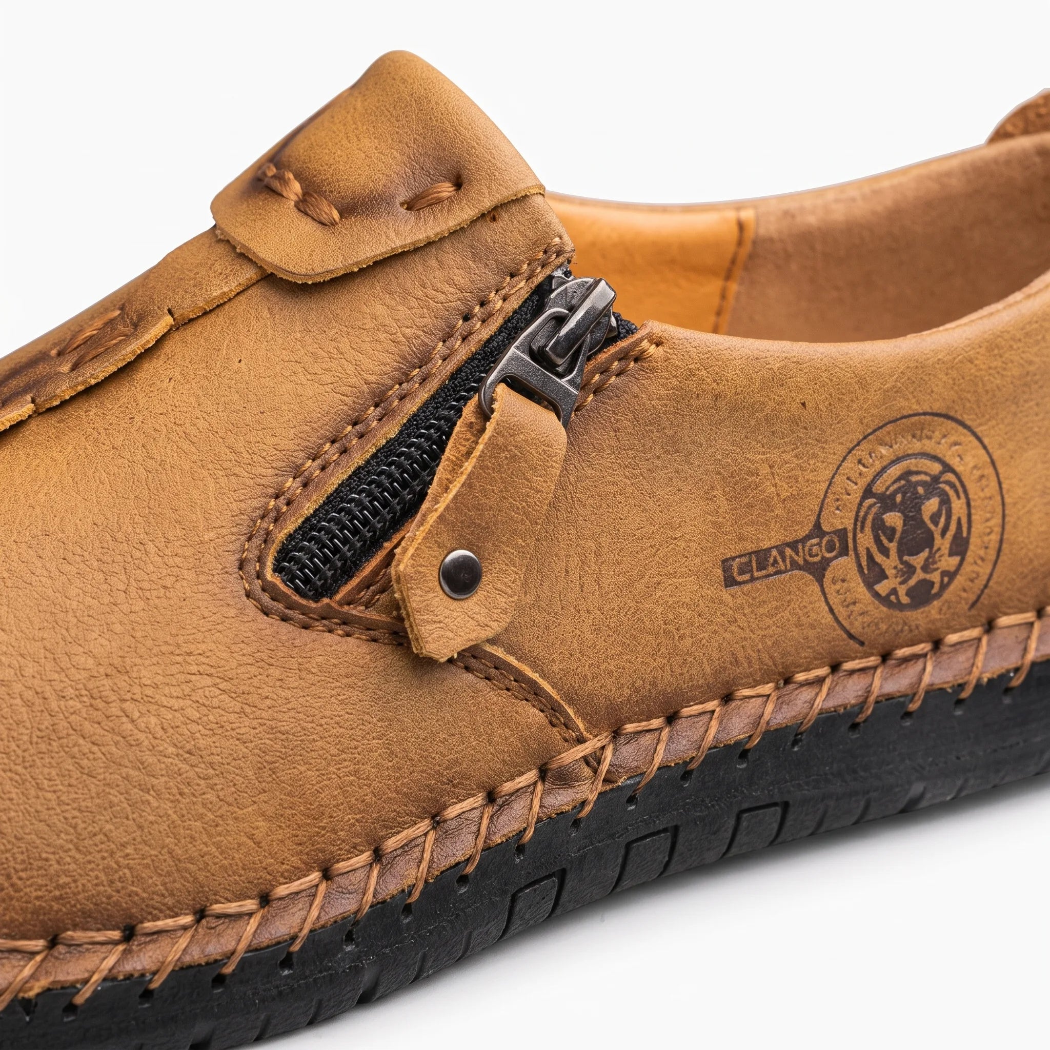 Mocassins Plats En Cuir Synthétique Pour Hommes - Studio — Detail Close-up Image