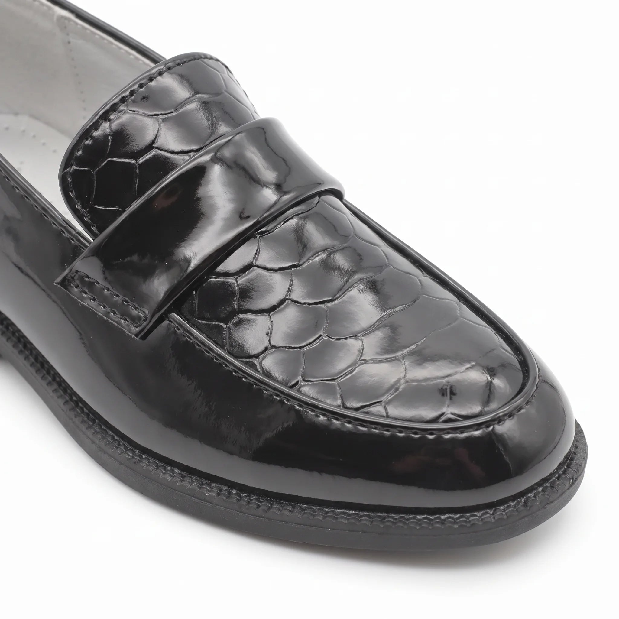 Mocassins Polyvalents En Cuir Vernis Pour Garçons - Studio — Detail Close-up Image