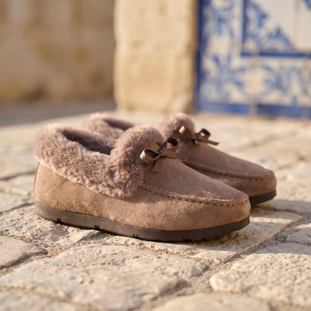 Mocassins Souples D’hiver Élégants En Fausse Fourrure - Lifestyle — Mediterranean Editorial