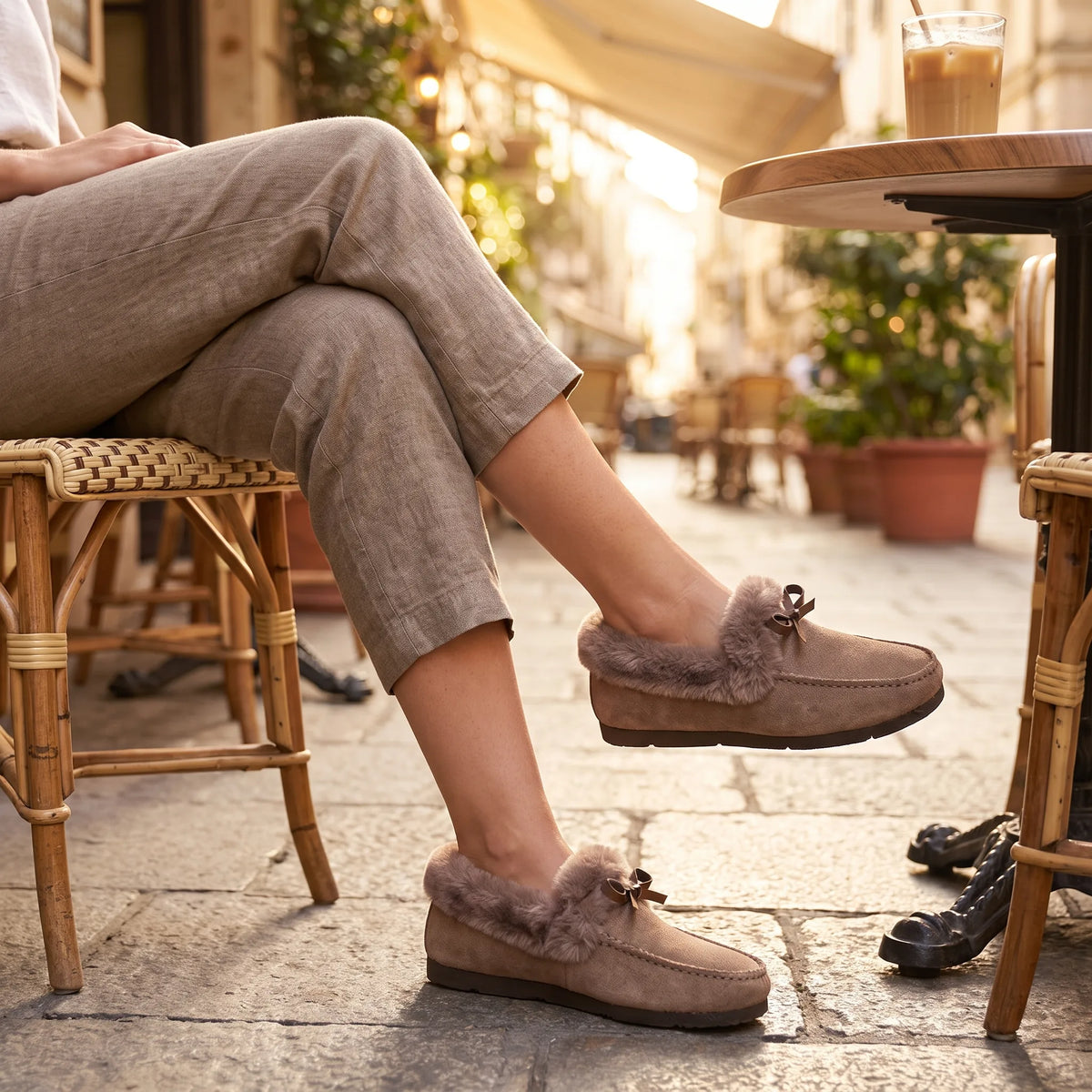 Mocassins Souples D’hiver Élégants En Fausse Fourrure - Lifestyle — Worn Editorial