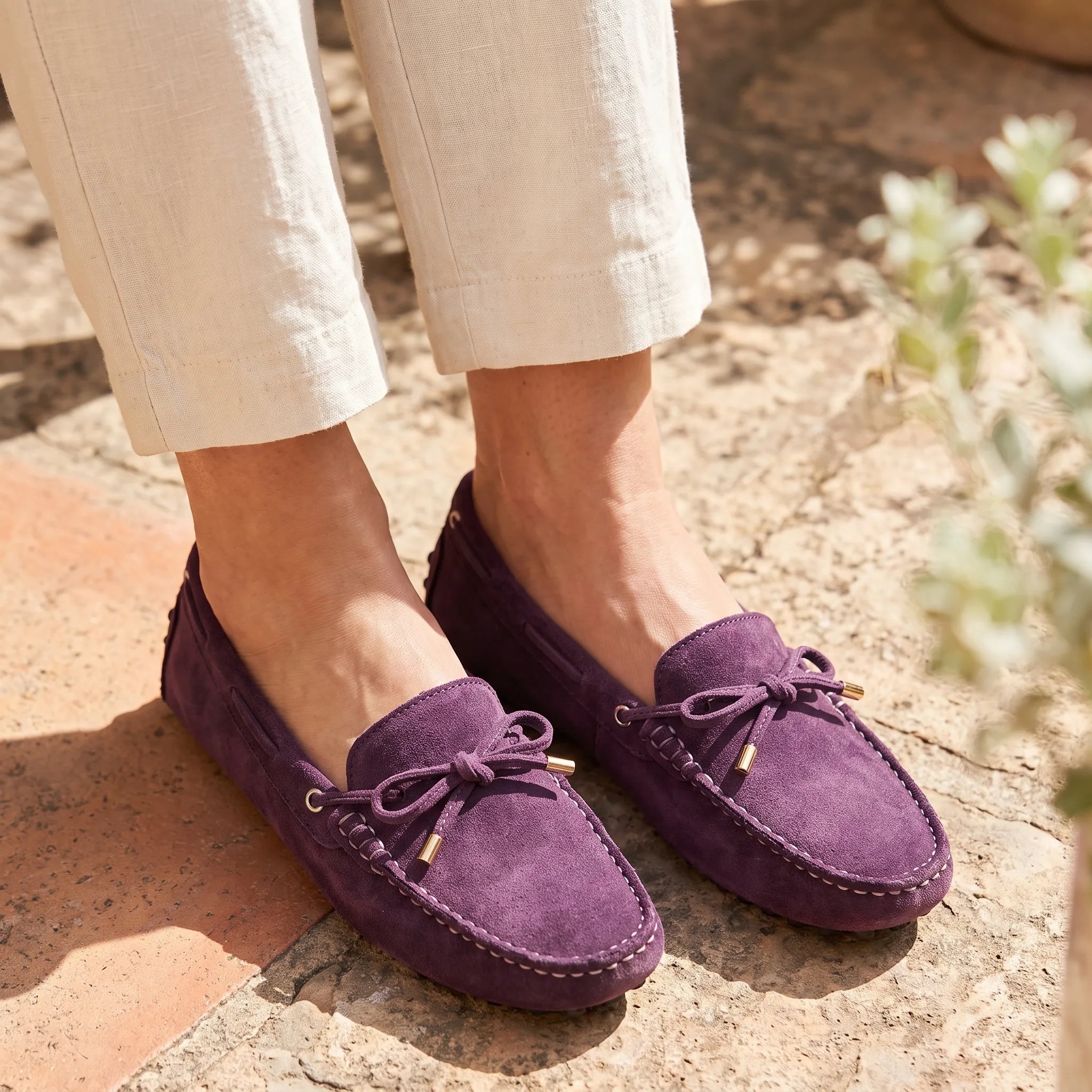 Mocassins Souples En Daim Pour Femmes - On-foot — Top-down Worn View Image