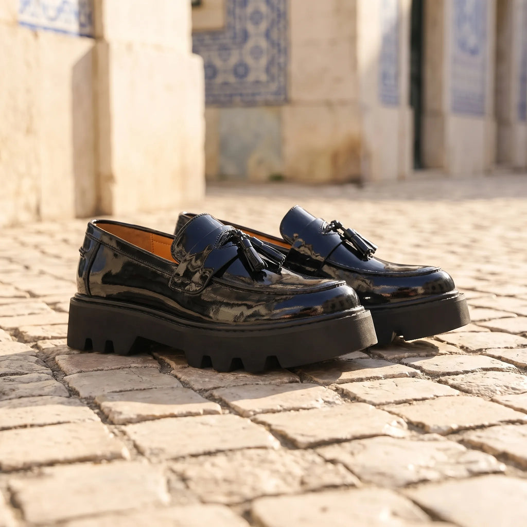 Mocassins Vernis À Plateforme Pour Hommes - Lifestyle — Mediterranean Editorial