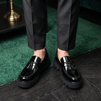 Mocassins Vernis À Plateforme Pour Hommes - On-foot — Top-down Worn View