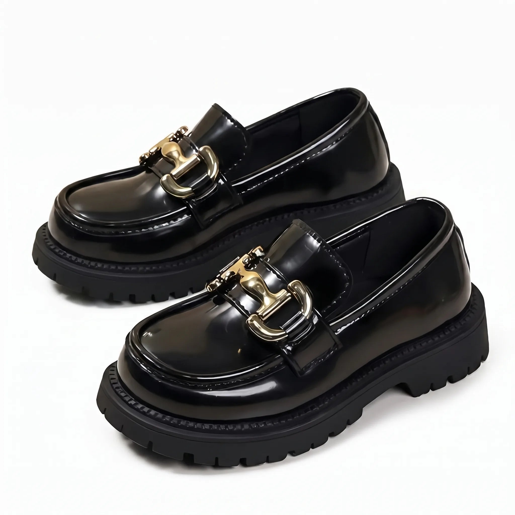 Mocassins Vernis Avec Une Chaîne Brillante Pour Fille - Studio — Front 3/4 Pair