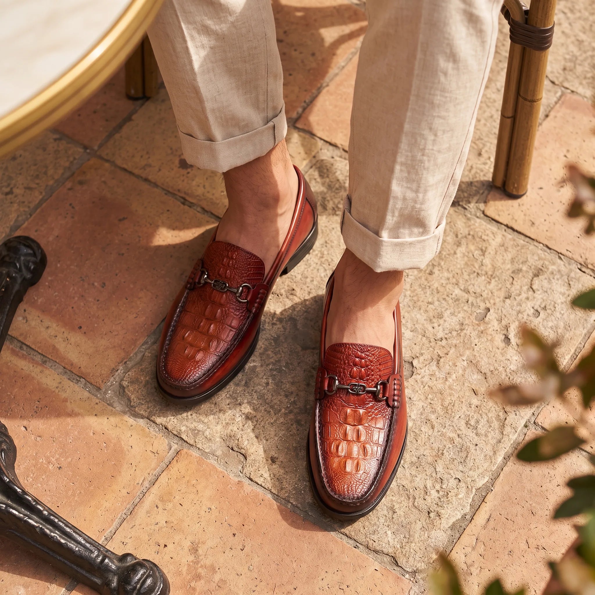 Mocassins Vernis Effet Crocodile De Luxe Pour Homme - On-foot — Top-down Worn View Image