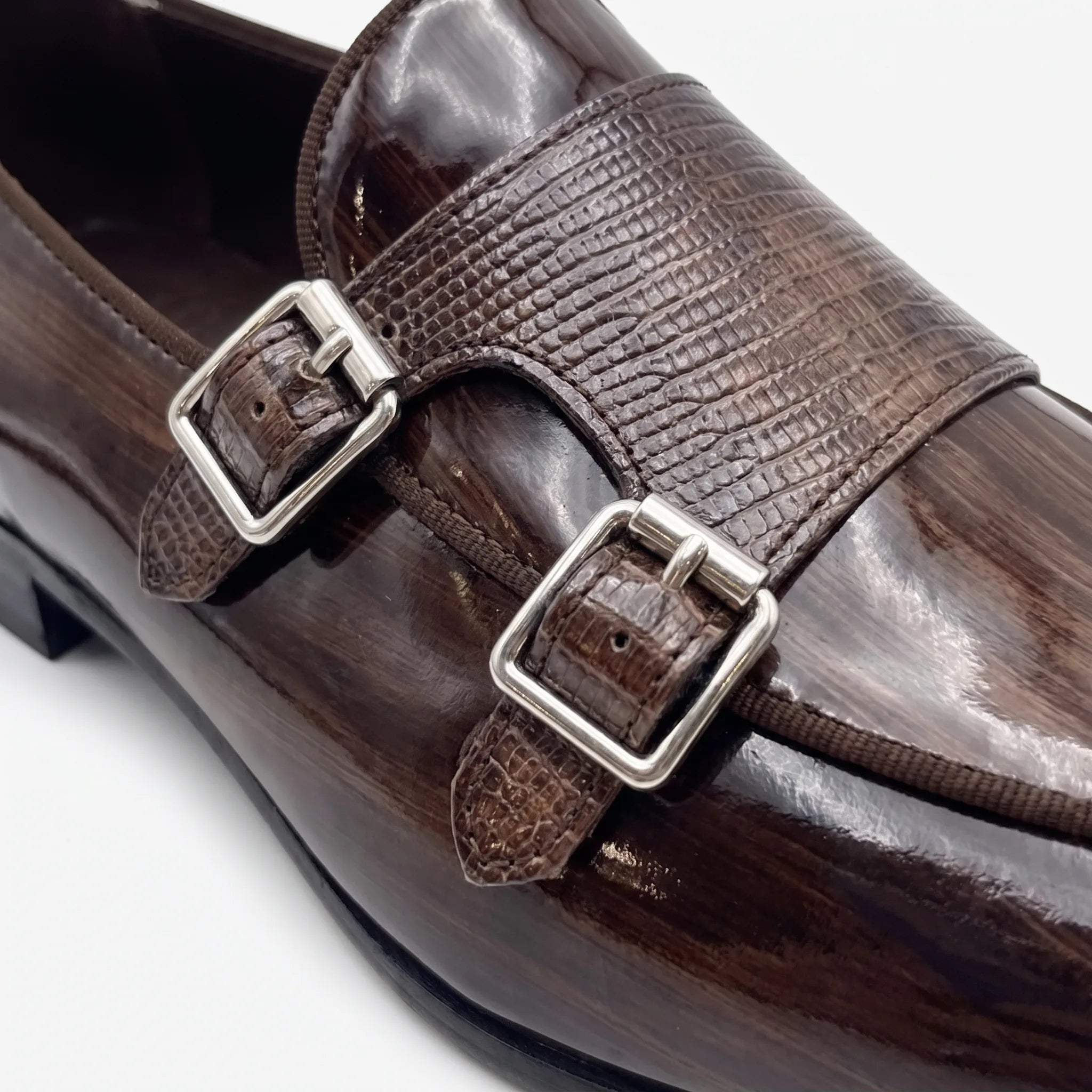 Mocassins Vernis Marrons De Luxe - Studio — Detail Close-up Image