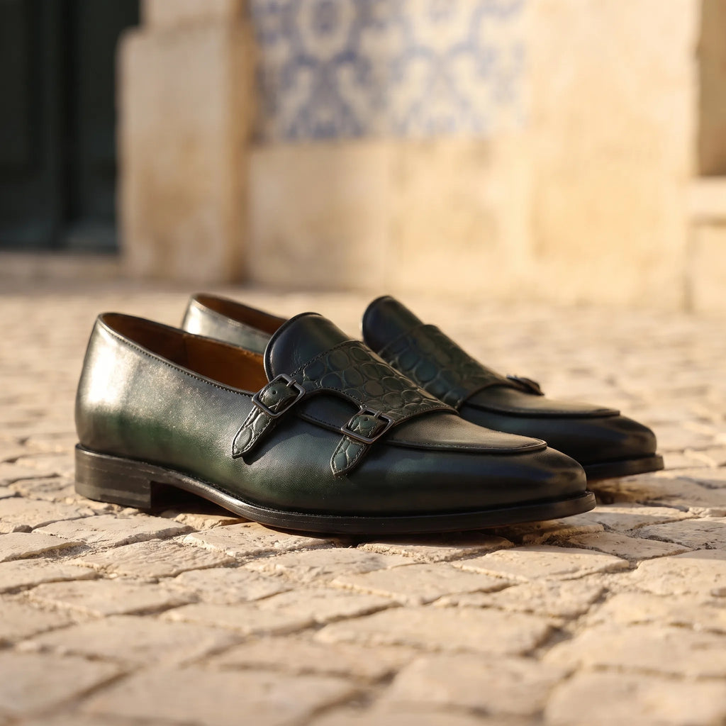 Mocassins Verts Pointus En Cuir Effet Croco - Lifestyle — Mediterranean Editorial