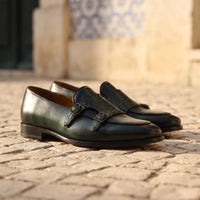 Mocassins Verts Pointus En Cuir Effet Croco - Lifestyle — Mediterranean Editorial
