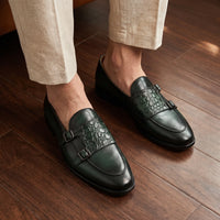 Mocassins Verts Pointus En Cuir Effet Croco - On-foot — Top-down Worn View