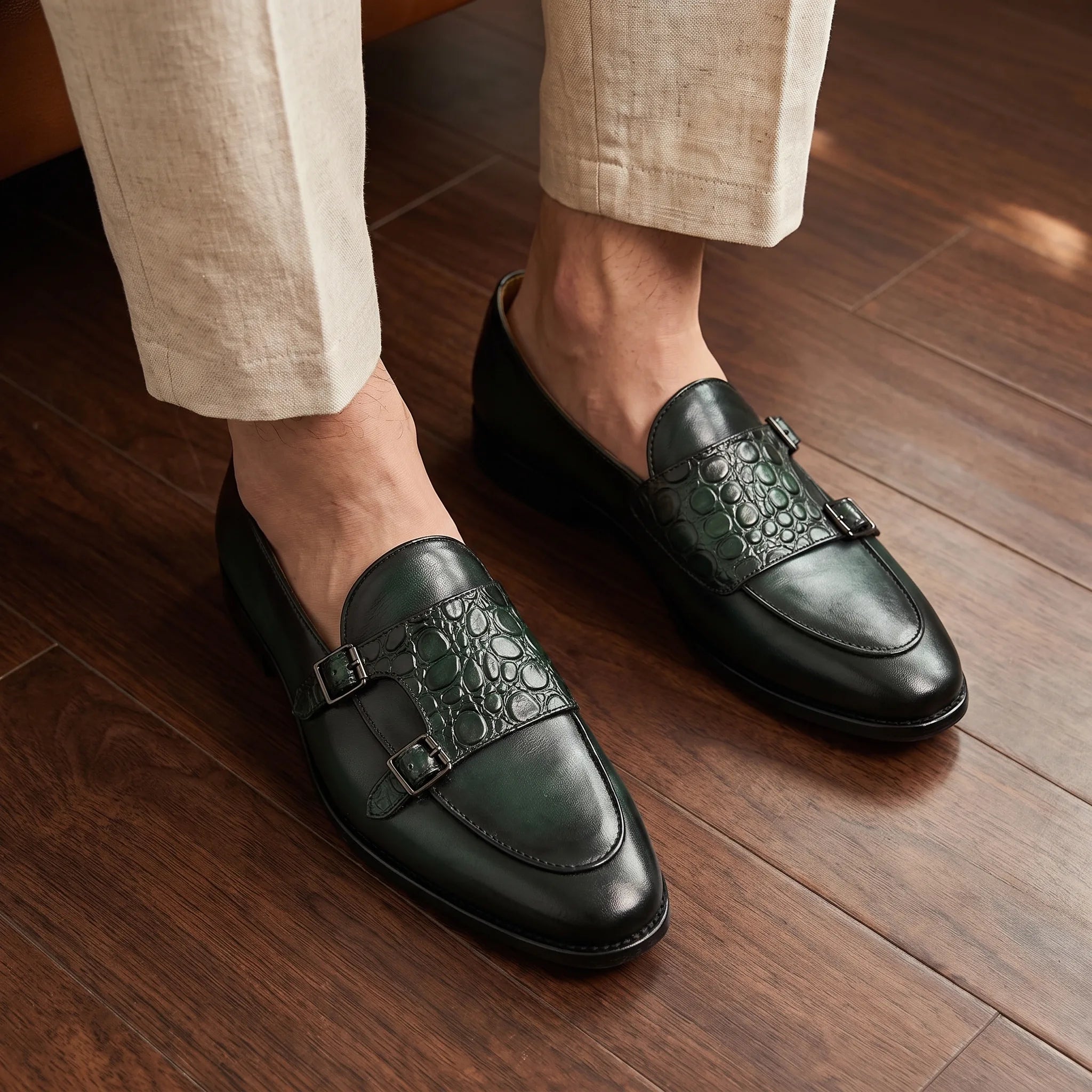 Mocassins Verts Pointus En Cuir Effet Croco - On-foot — Top-down Worn View Image
