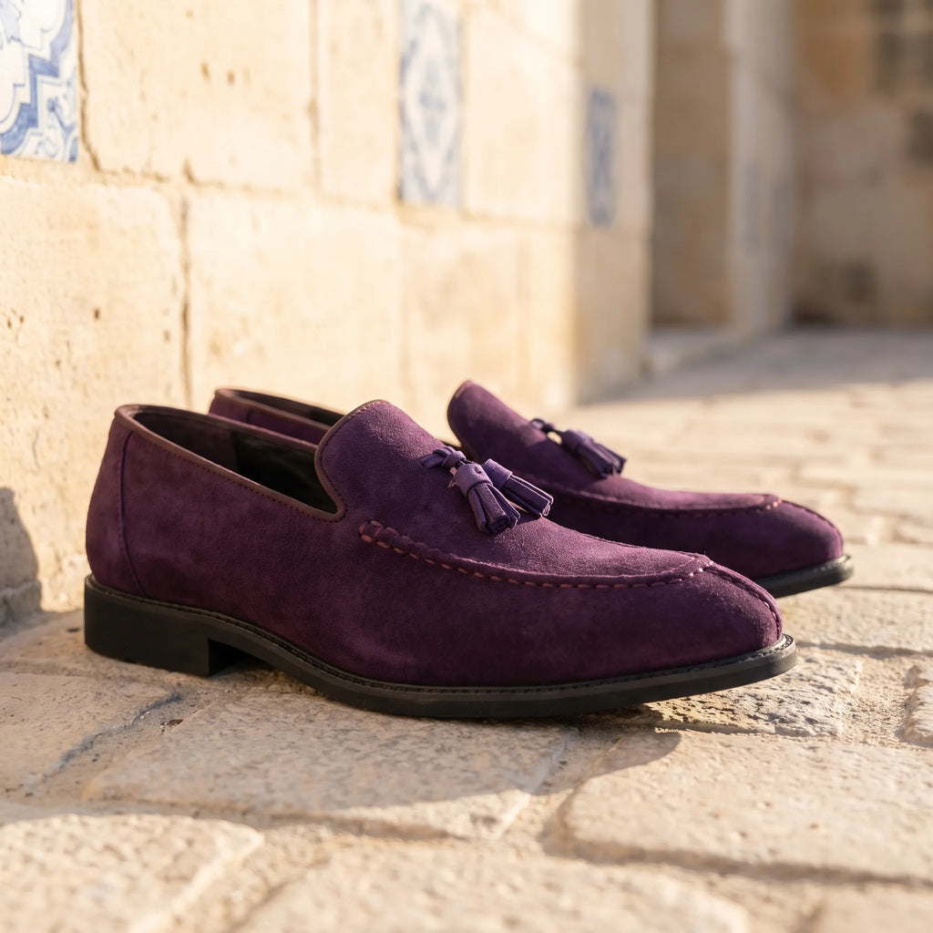 Mocassins Violets En Daim Pour Hommes - Lifestyle — Mediterranean Editorial