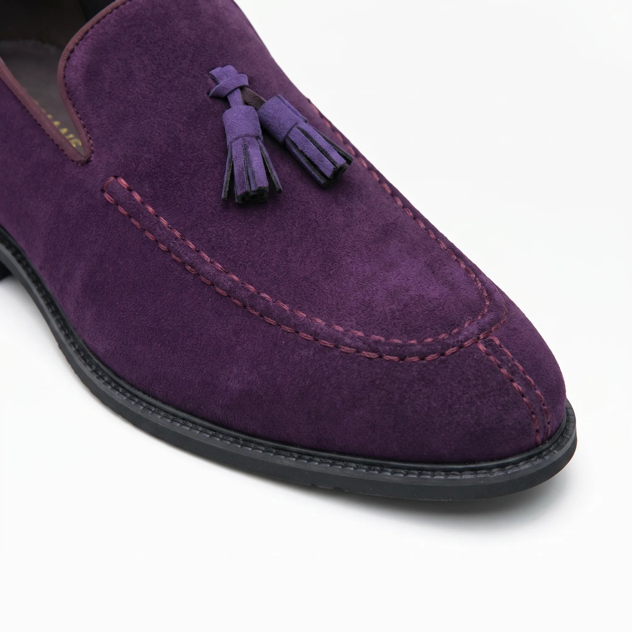 Mocassins Violets En Daim Pour Hommes - Studio — Detail Close-up Image