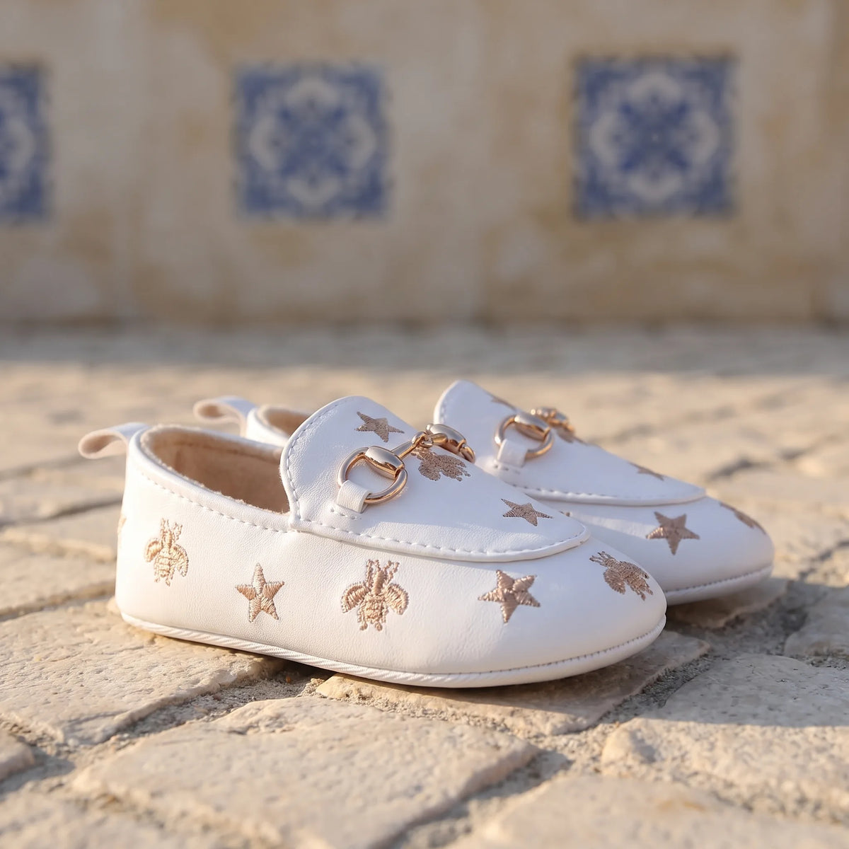 Petit Mocassin En Cuir Pour Bébé - Lifestyle — Mediterranean Editorial